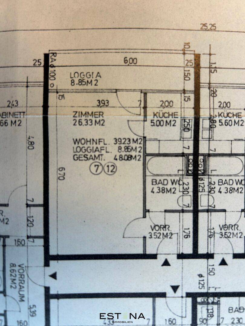 Grundrissplan einer Wohnung mit Loggia, Küche und Bad, inklusive detaillierter Flächenangaben.