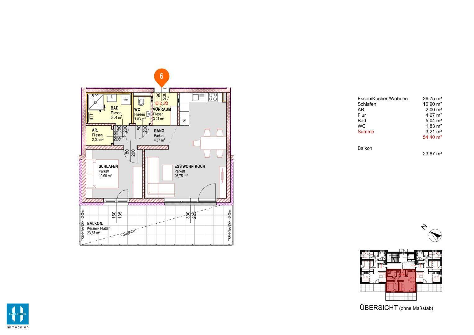 Grundriss einer Obergeschosswohnung mit Balkon und kompaktem Wohn-Essbereich, sowie separatem Schlafzimmer.