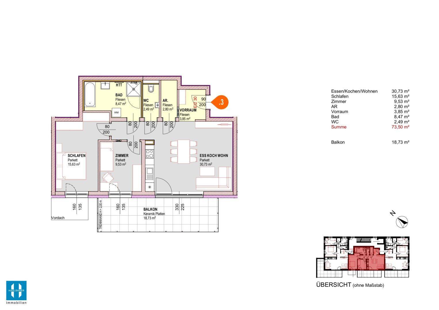 Grundriss einer Obergeschosswohnung mit Balkon und offenem Wohn-Essbereich, inklusive zwei Schlafzimmern.