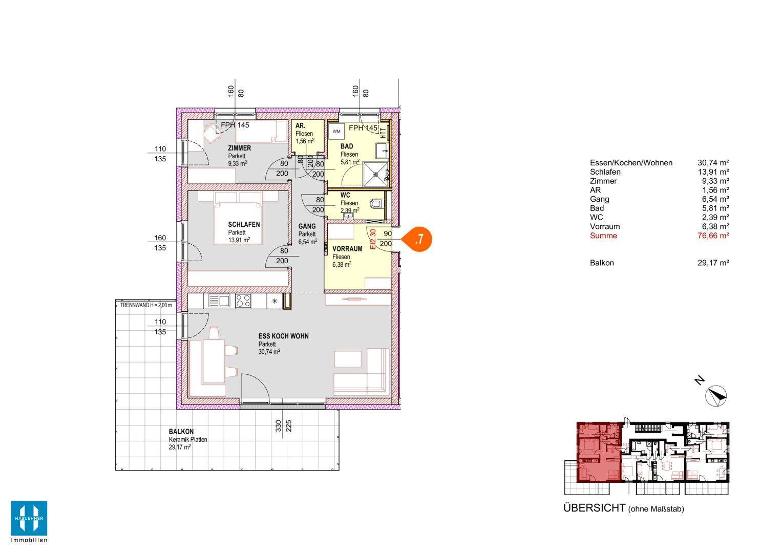 Grundriss einer Obergeschosswohnung mit großem Balkon und offenem Wohnbereich, ideal für Paare.