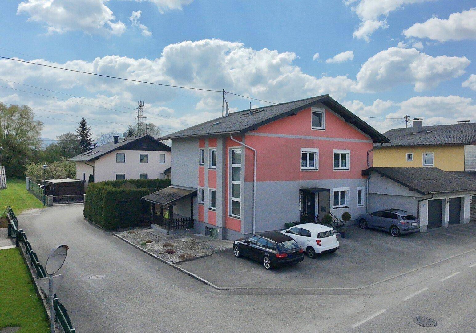 Großzügiges Zweifamilienhaus – 9 Zimmer, Terrasse, Garten, Doppelgarage und 5 Stellplätze! - Ansicht 6