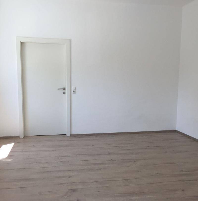 Wohnraum Blick ins kleine Zimmer.jpg