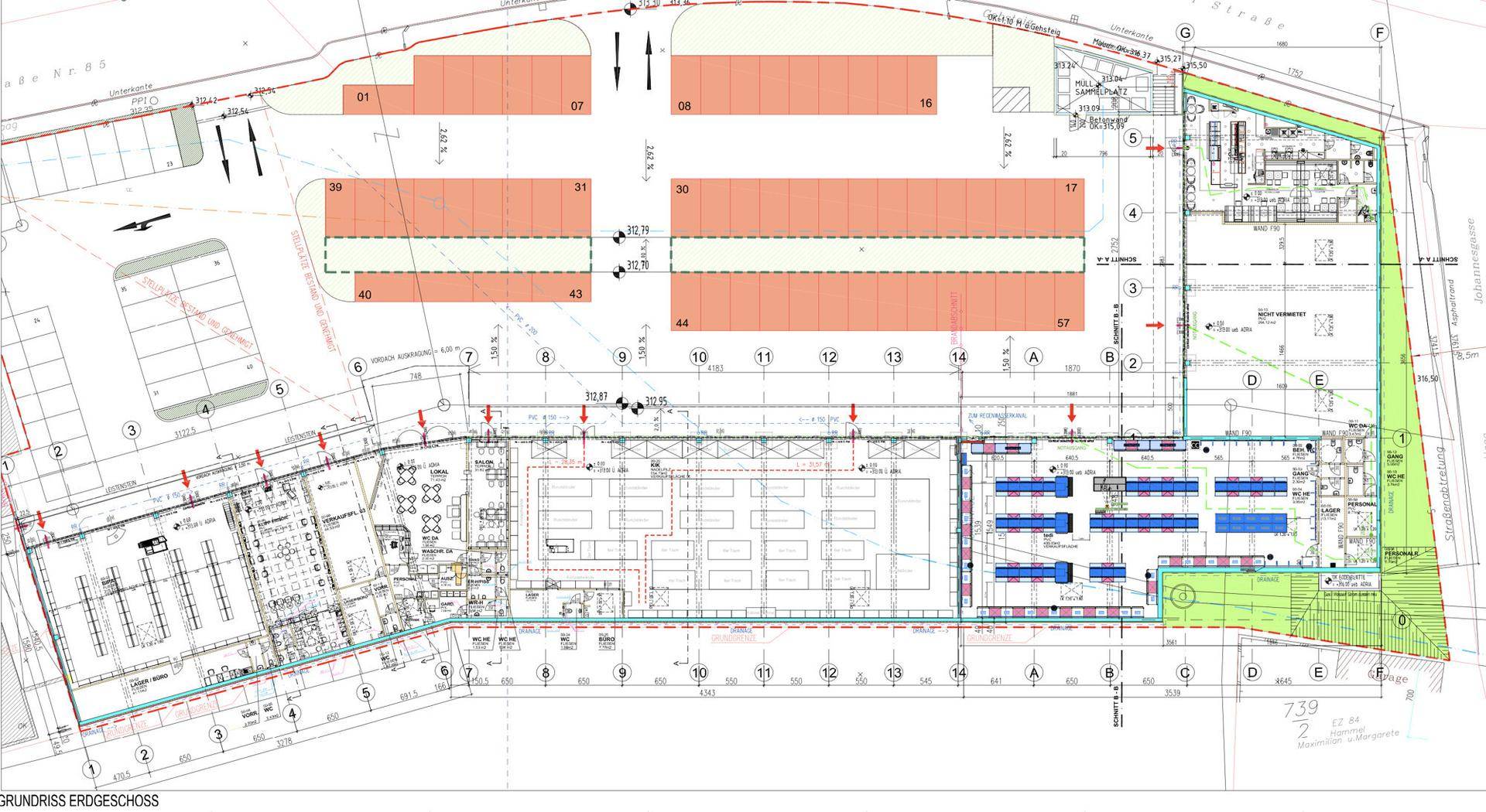 Detaillierter Grundrissplan eines Gewerbeobjekts mit Ladenflächen und Parkplatzgestaltung.
