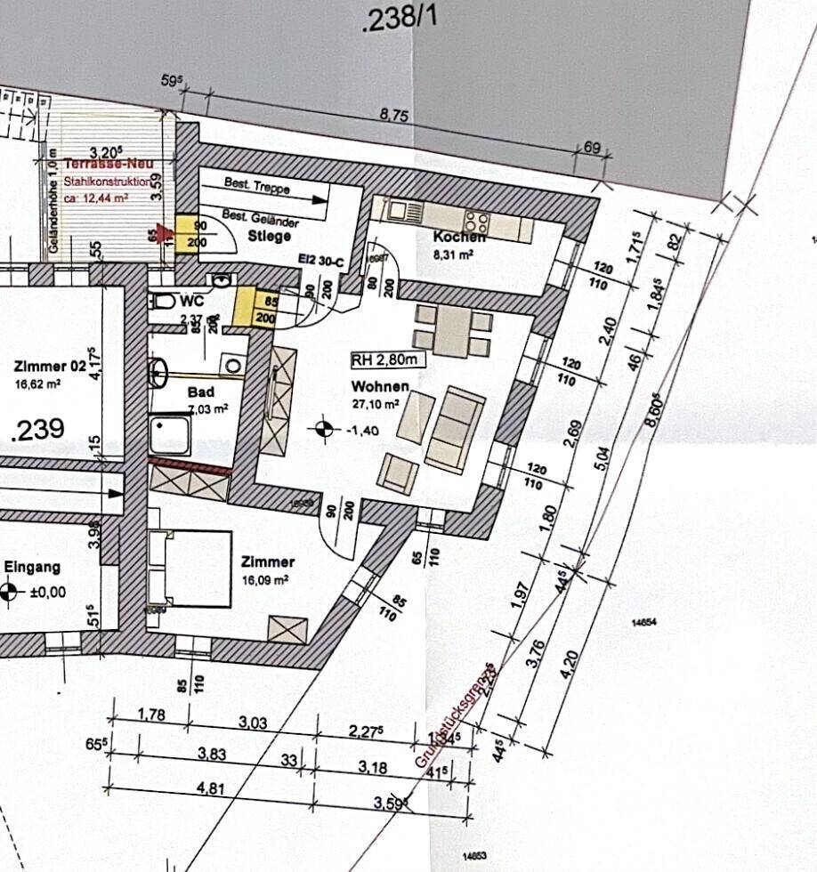 Detaillierter Grundriss mit Maßen für Wohnzimmer, Küche, Bad und Terrasse.