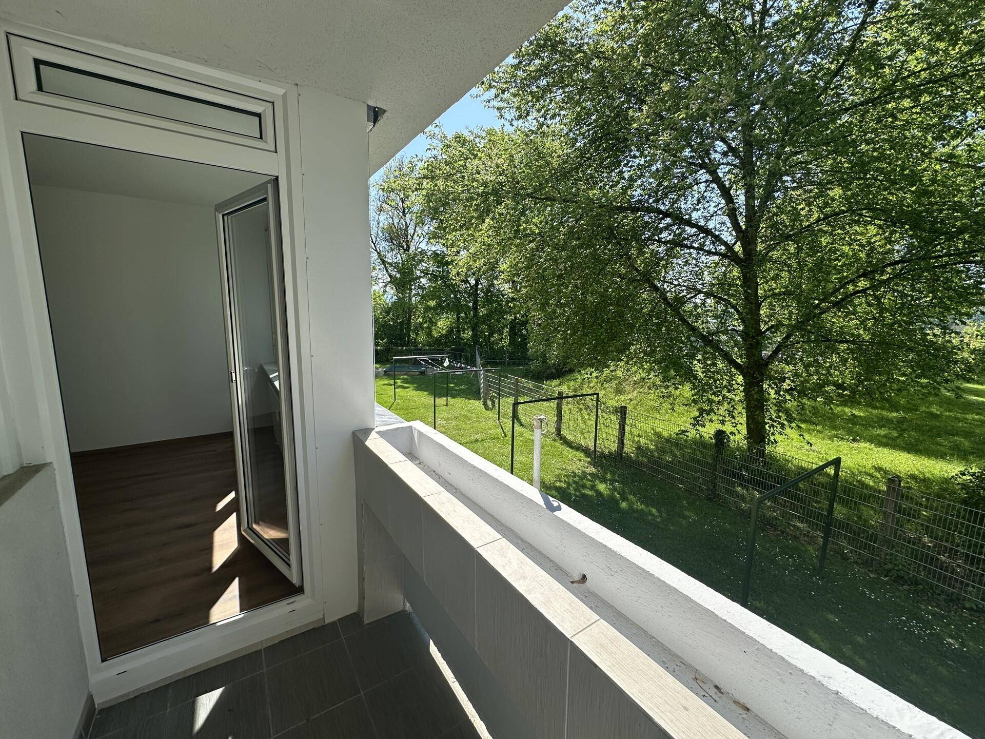 LOGGIA mit Blick ins WZ