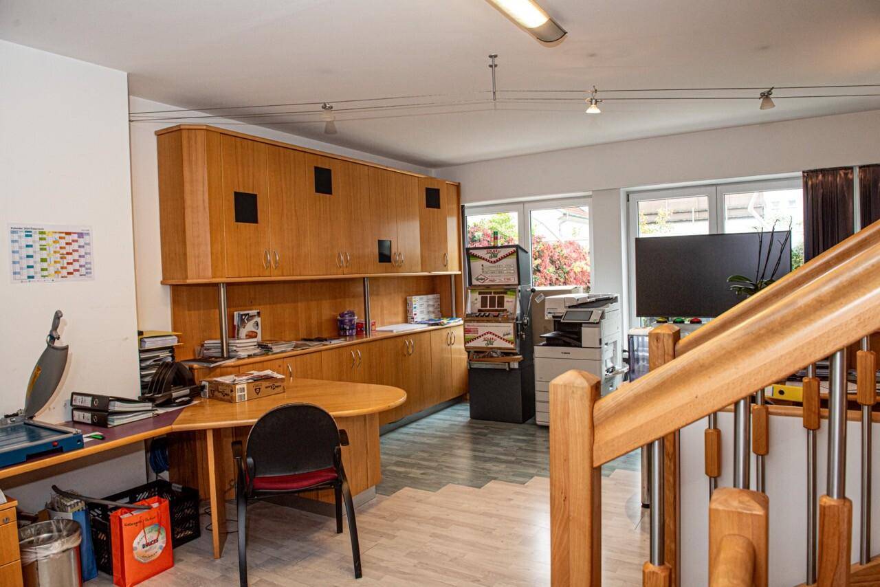 Büro EG