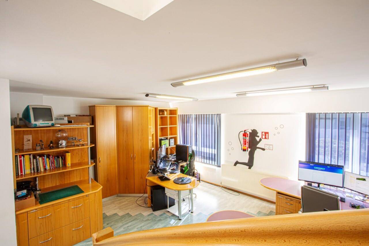 Büro EG