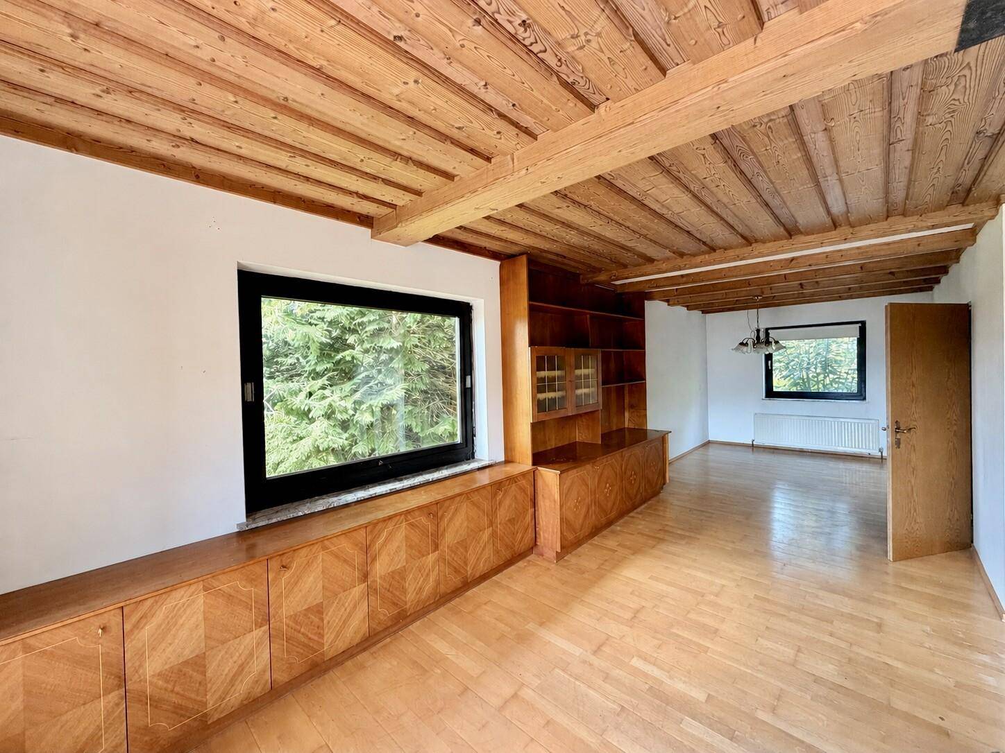 Einfamilienhaus mit Potenzial in St. Ulrich – große Grundstücksfläche, Fernblick und Handlungsbedarf - Widok 6