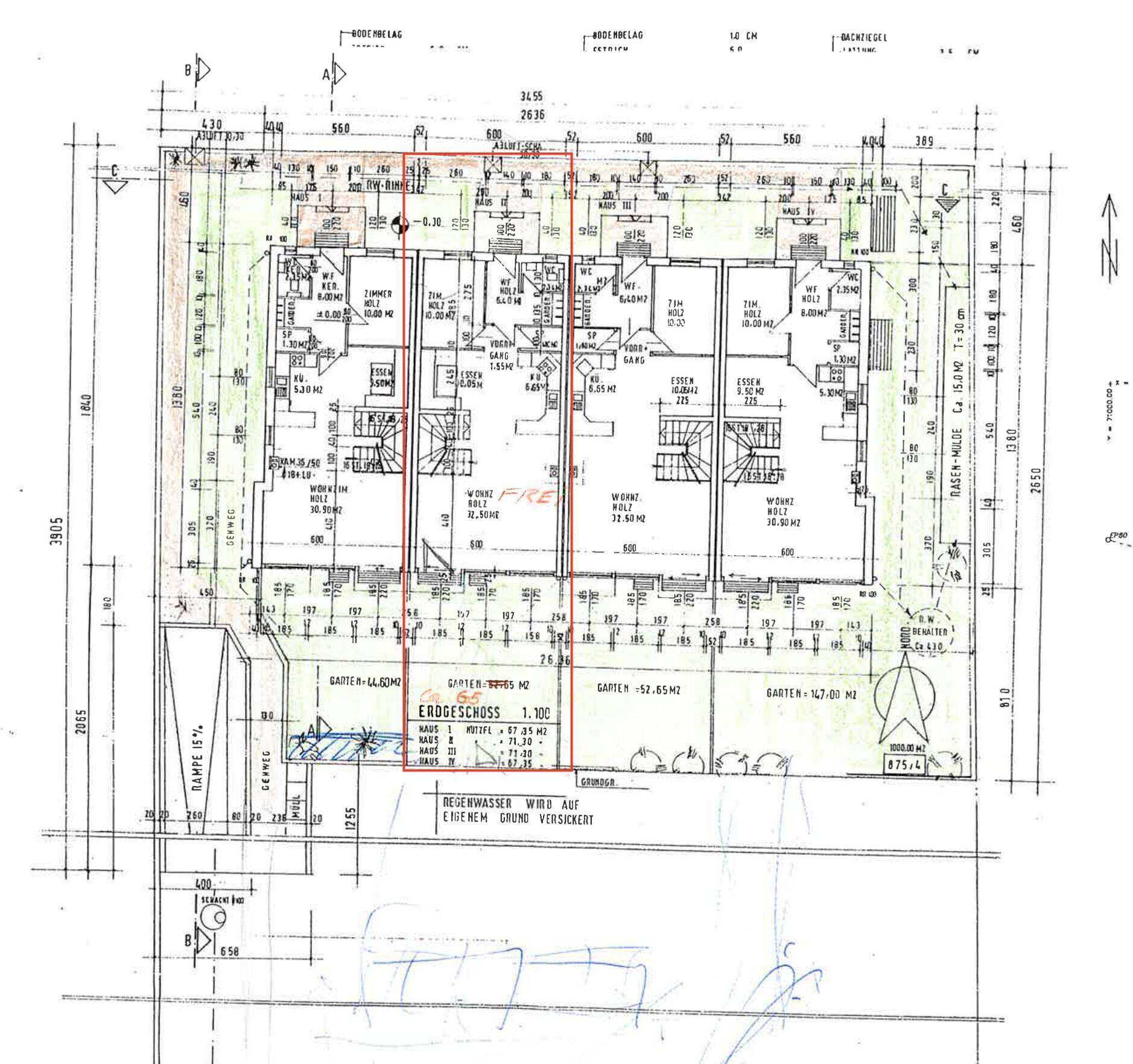Grundriss des Erdgeschosses mit Wohnbereichen, Küchen und Gärten.