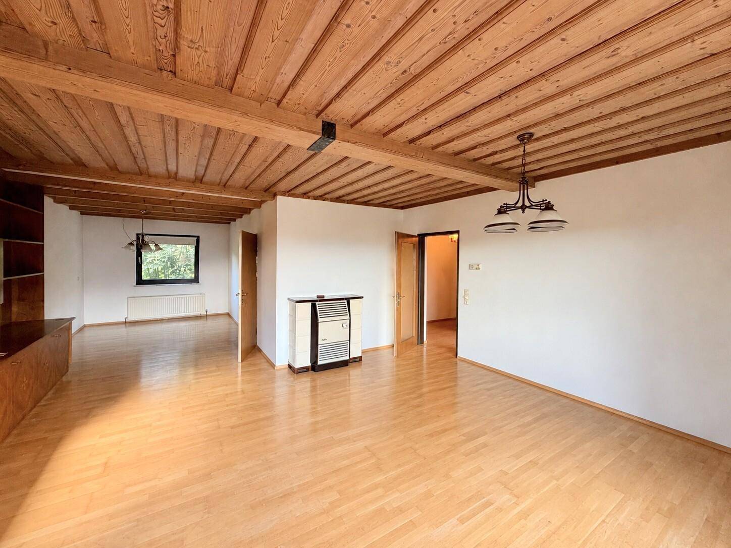 Einfamilienhaus mit Potenzial in St. Ulrich – große Grundstücksfläche, Fernblick und Handlungsbedarf - Widok 4