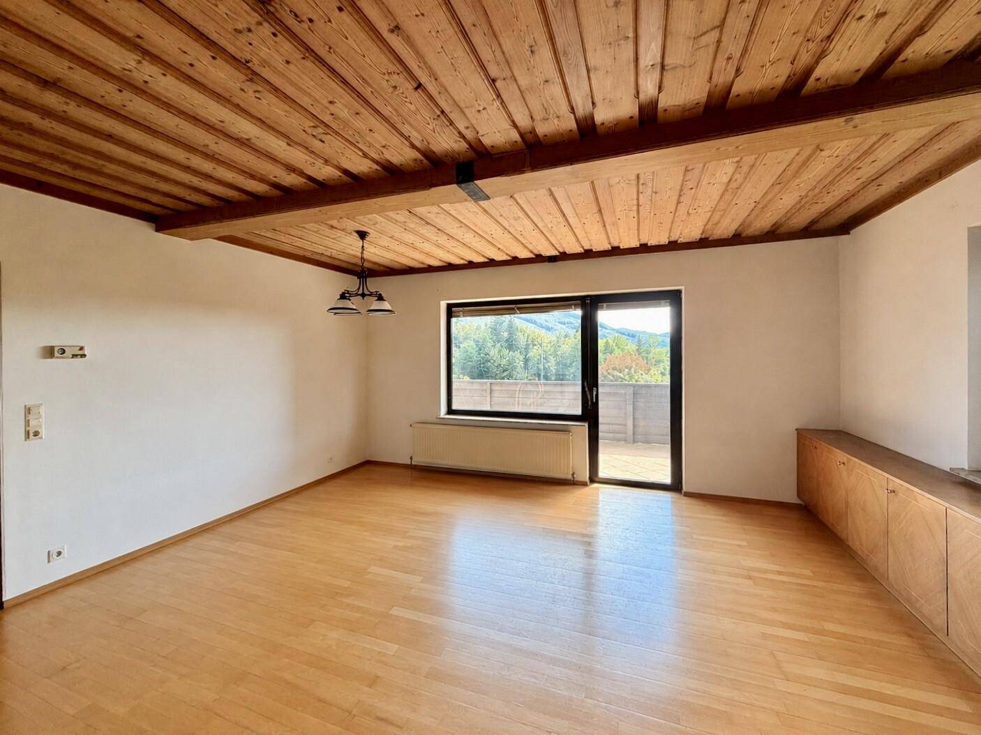 Einfamilienhaus mit Potenzial in St. Ulrich – große Grundstücksfläche, Fernblick und Handlungsbedarf - Więcej