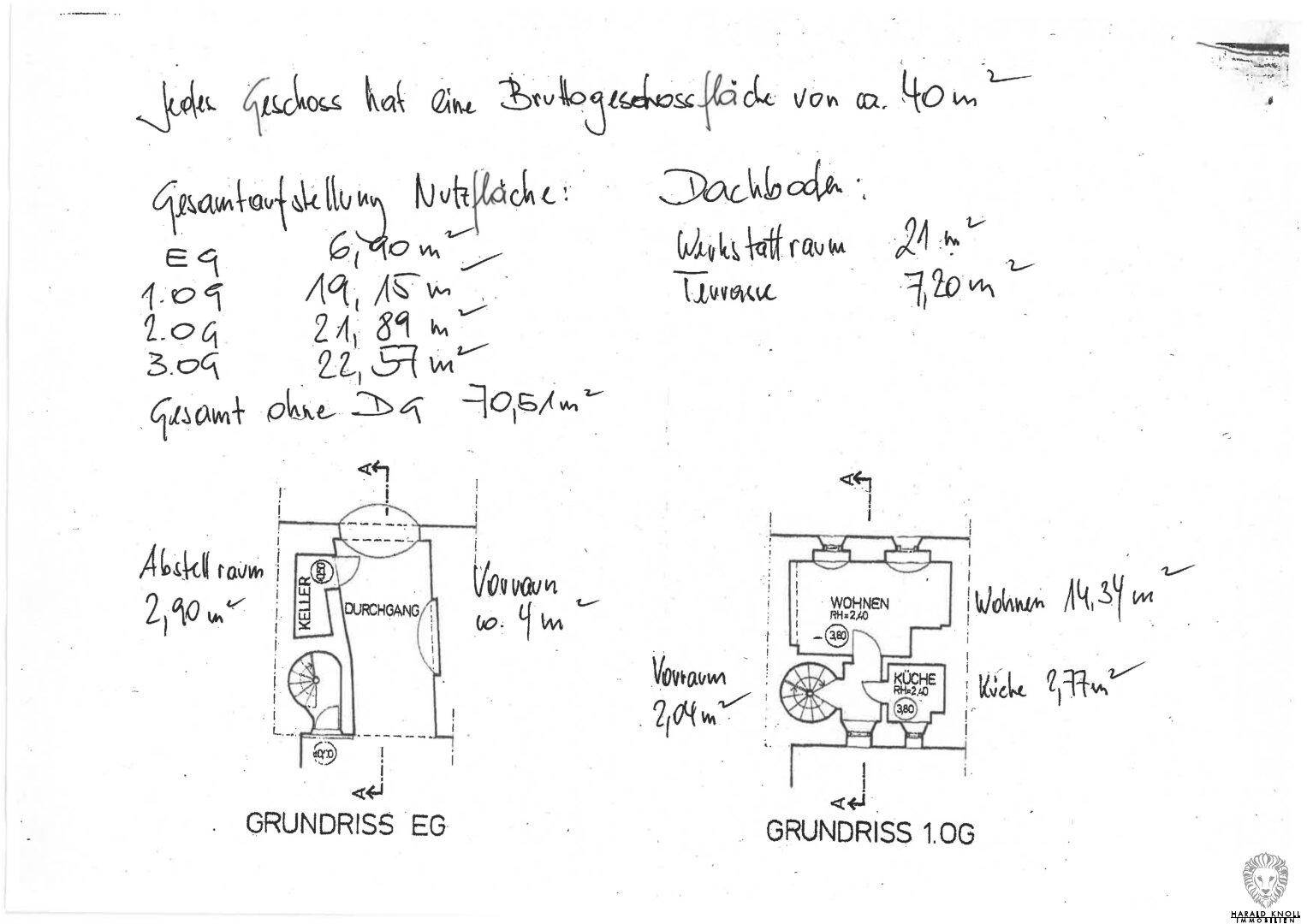 Handgezeichneter Grundriss des Erdgeschosses und ersten Obergeschosses mit Flächenangaben.