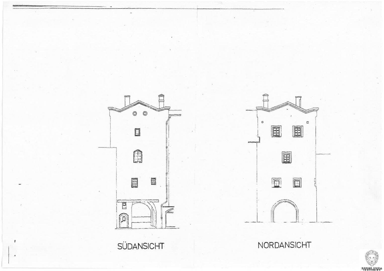 Architektonische Zeichnungen der Südansicht und Nordansicht eines historischen Gebäudes.