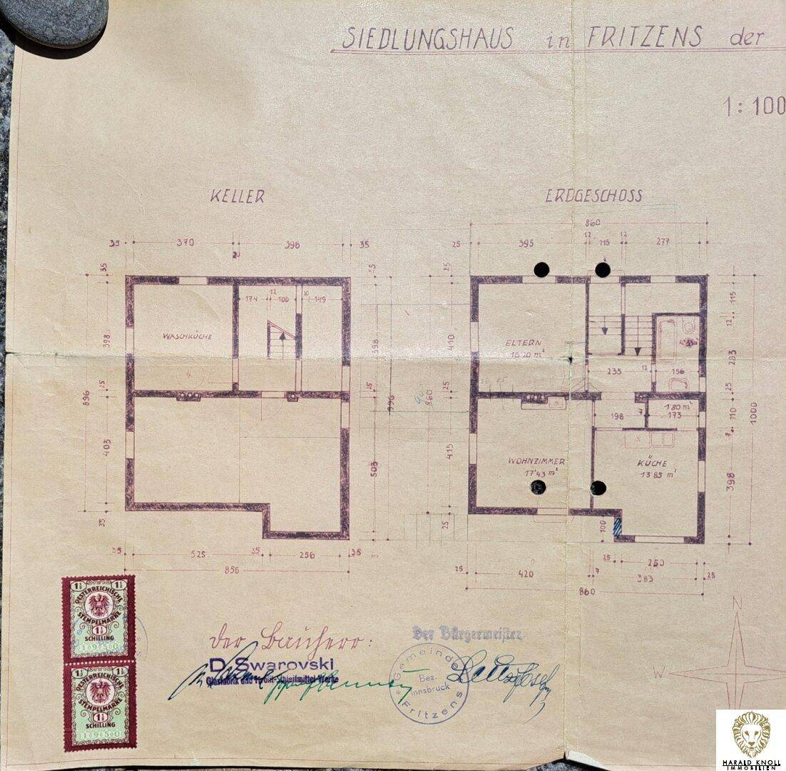Historischer Gesamtgrundriss mit Keller- und Erdgeschossaufteilung, inklusive Stempel und Unterschriften.
