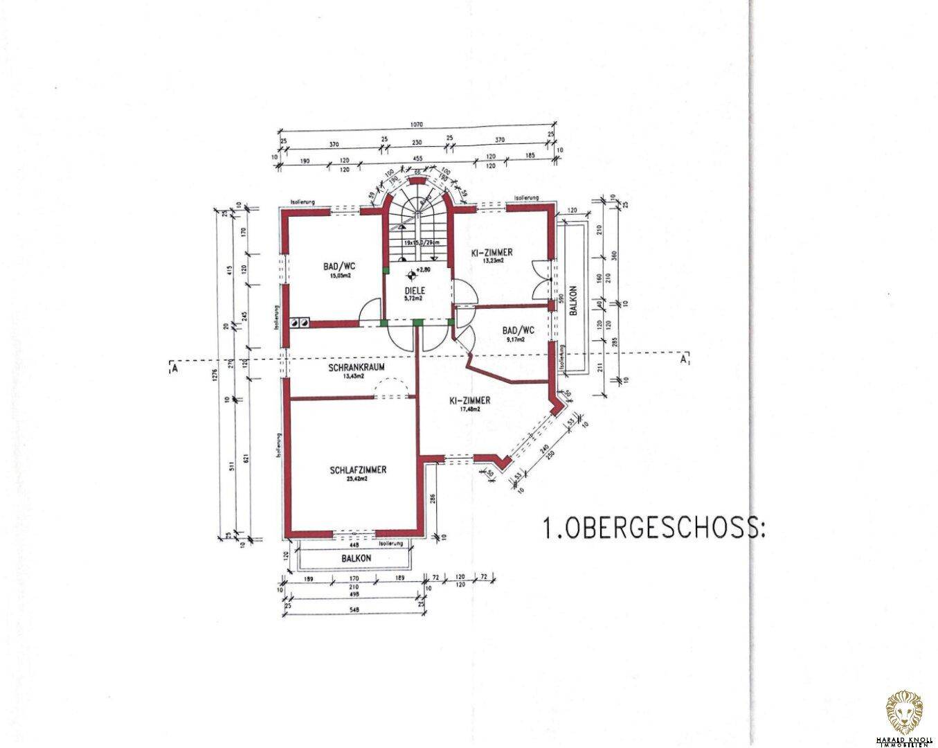Grundriss des 1. Obergeschosses mit Schlafzimmern, Bädern und Balkonen.