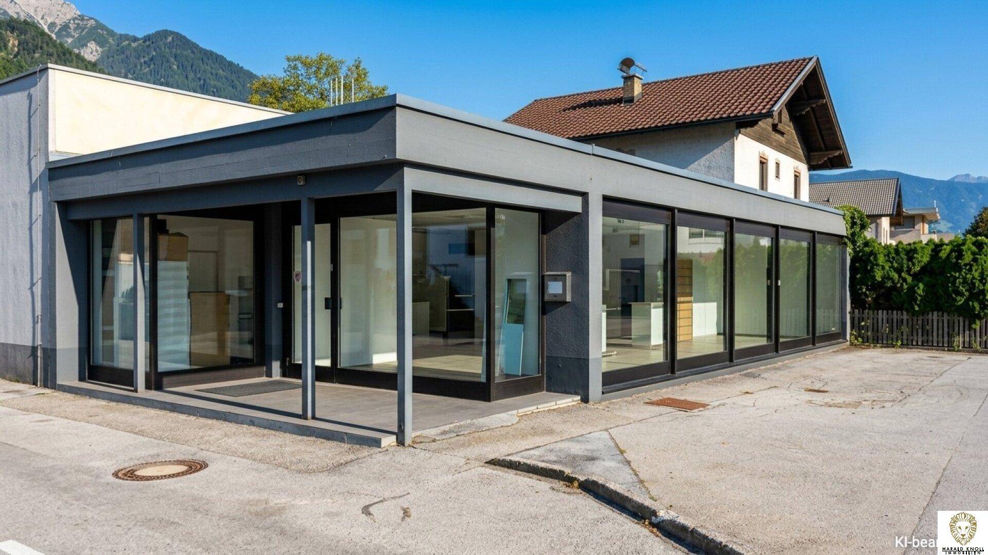Nahaufnahme der modernen Geschäftsfassade mit großen Glasfenstern und Eingangsbereich an einem sonnigen Tag.