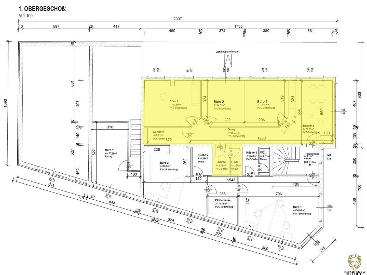 Grundriss des 1. Obergeschosses mit mehreren Büros, Sanitäranlagen und Küchenbereichen.