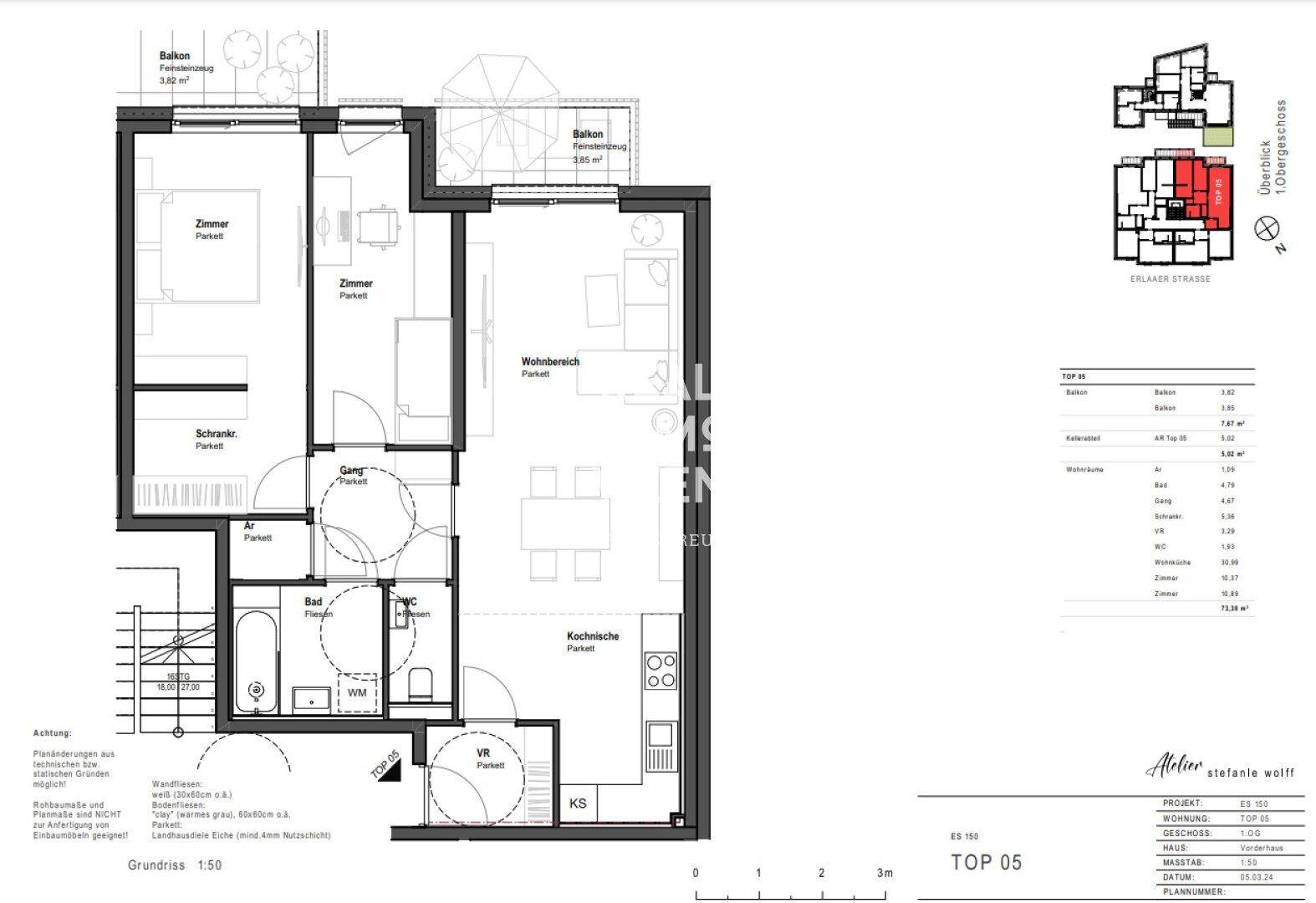 Detaillierter Grundriss einer Wohnung mit Balkon, offener Wohnküche und zwei Bädern.