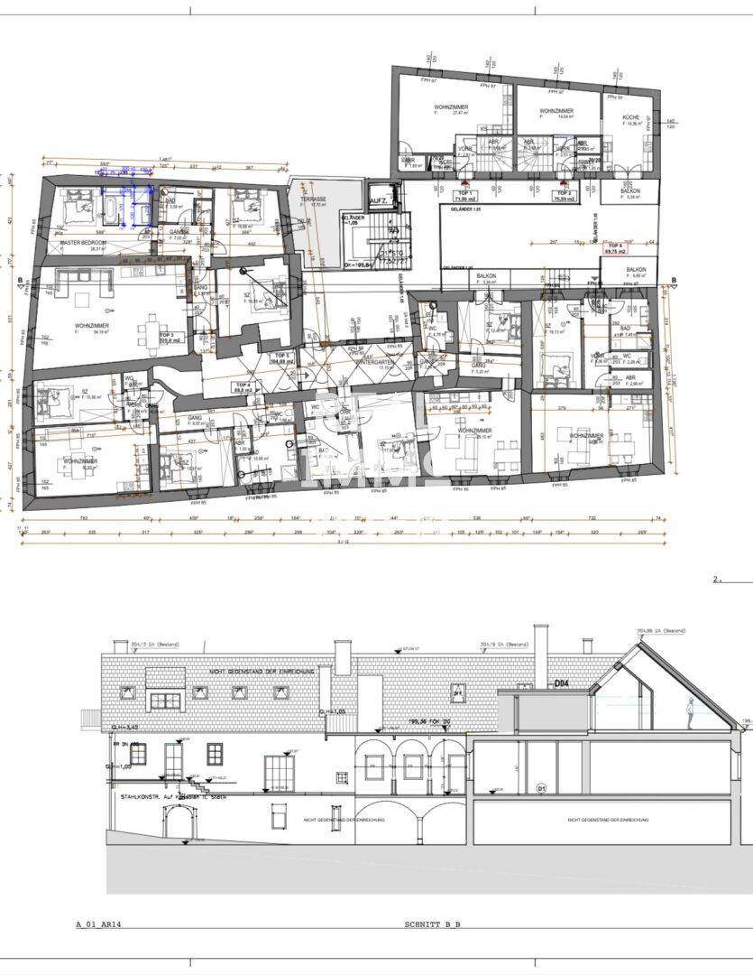 Detaillierter Grundriss und Schnittzeichnung des Gebäudes mit verschiedenen Ebenen und Balkonen.