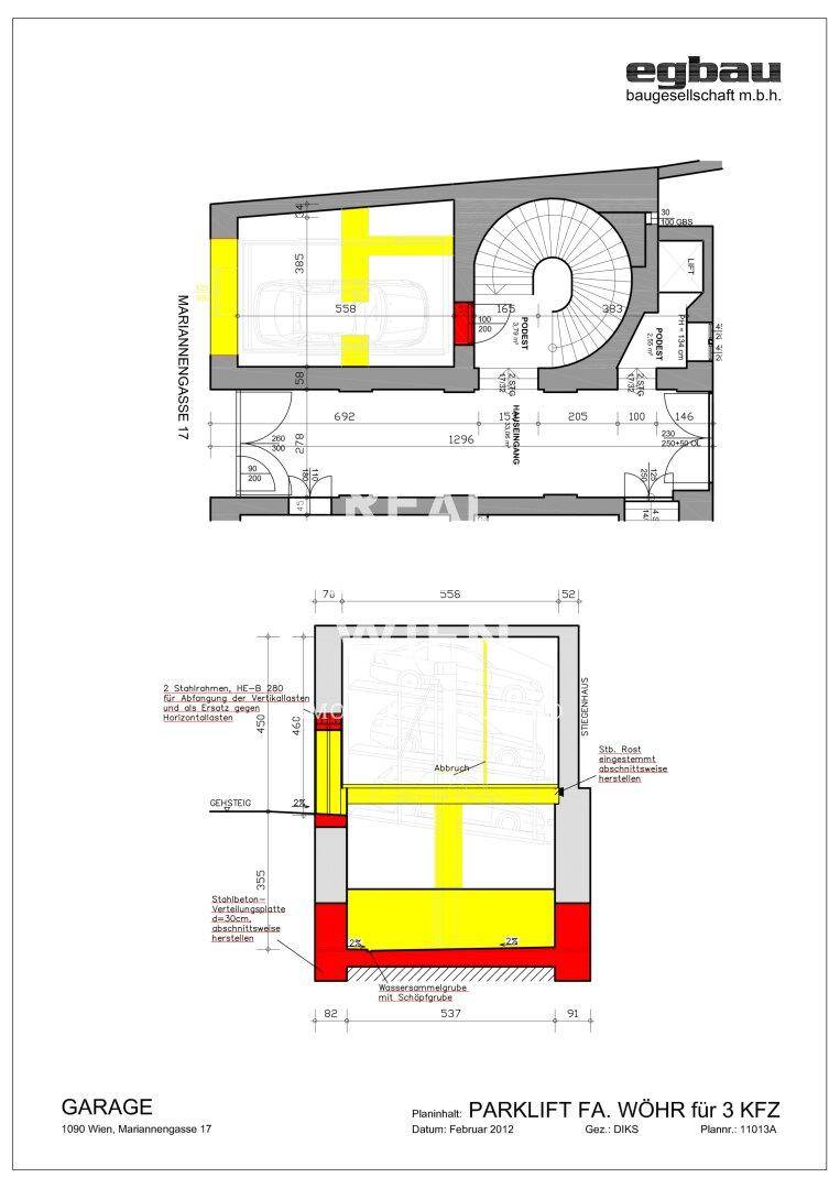Grundrissplan einer Tiefgarage mit Parklift für drei Fahrzeuge, inklusive Wendeltreppe und Aufzug.