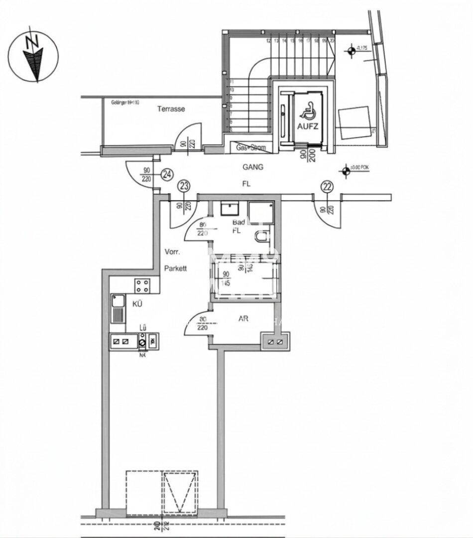 Grundrissplan einer Wohnung mit Terrasse, separater Küche, Bad und Abstellraum, sowie Zugang zu einem Aufzug.