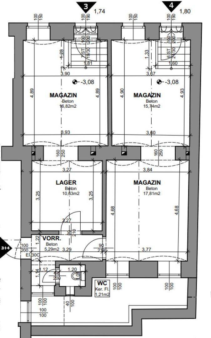 Grundrissplan mit mehreren Lagerräumen, einem Vorratsraum und einer separaten Toilette.