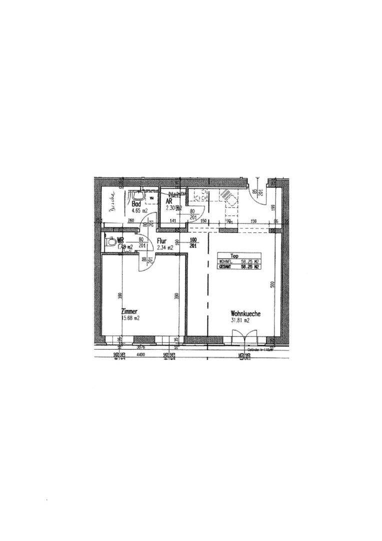 Grundriss einer Wohnung mit Wohnküche, Zimmer, Bad und Flur.
