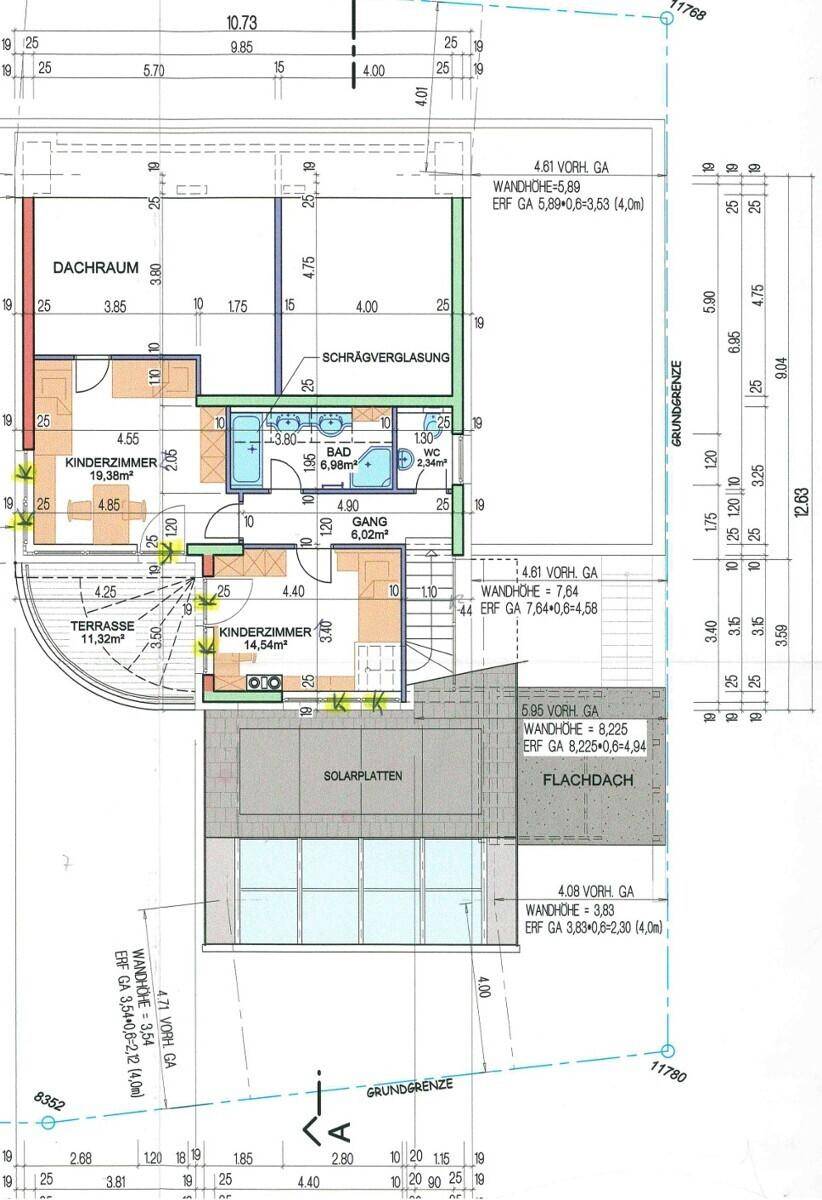 Grundriss des Obergeschosses mit Kinderzimmern, Bad und großer Terrasse.
