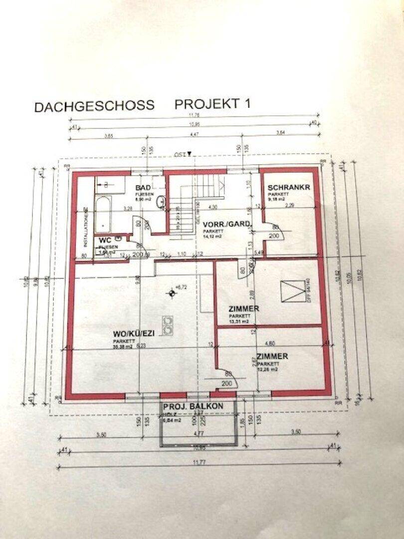 Grundriss des Dachgeschosses (Projekt 1) mit Schlafzimmern, Bad, WC und Zugang zu einem Balkon.