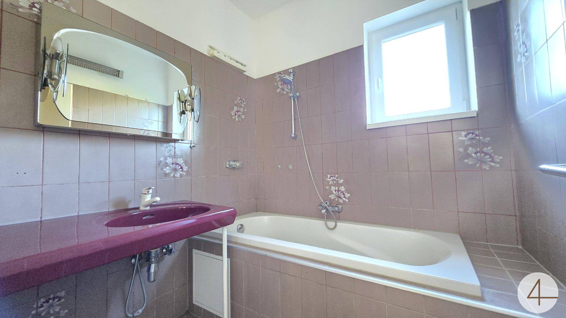 Erdgeschoß - Badezimmer