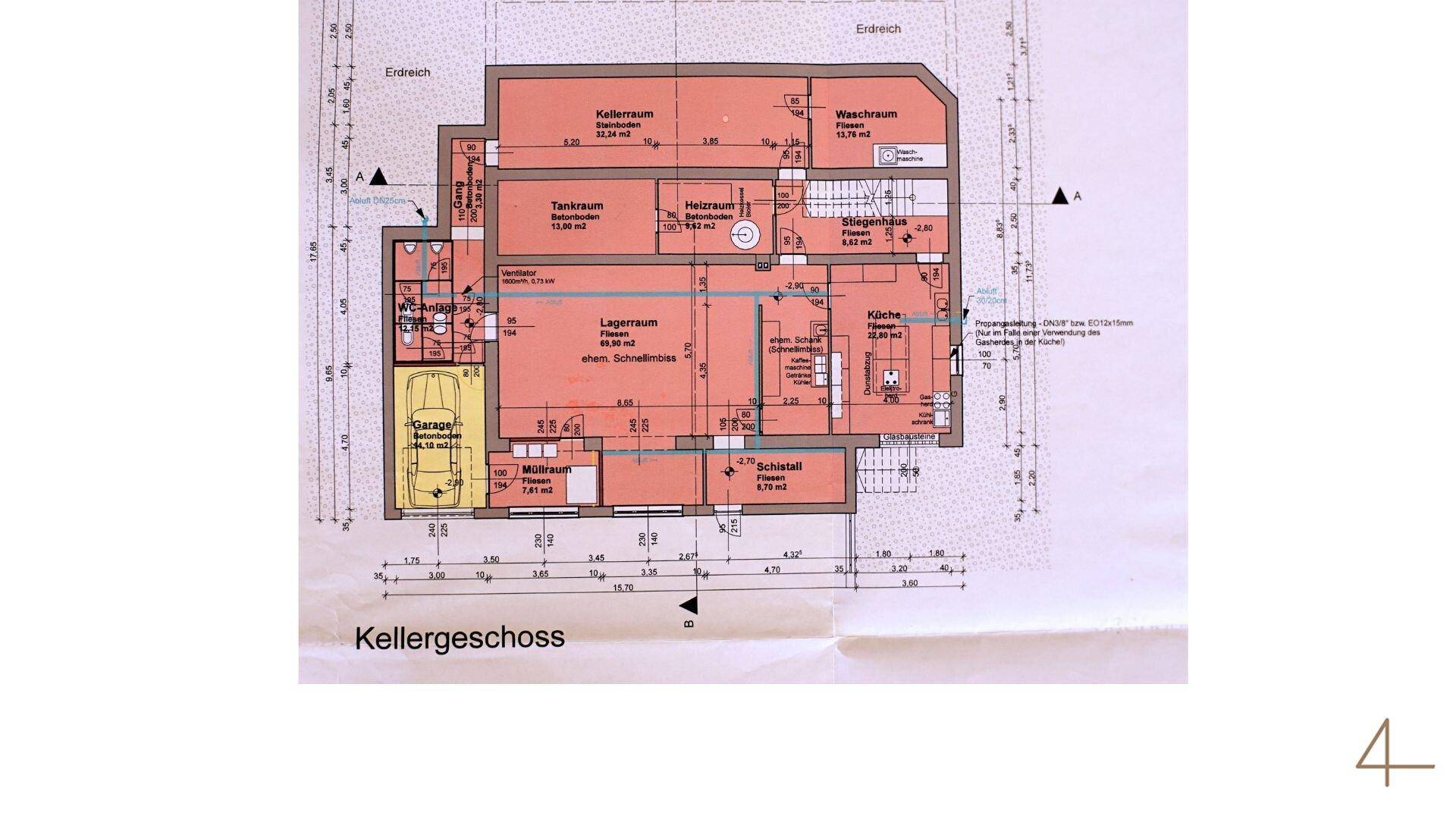 Grundriss des Kellergeschosses mit Lagerräumen, Heizraum und Garage.