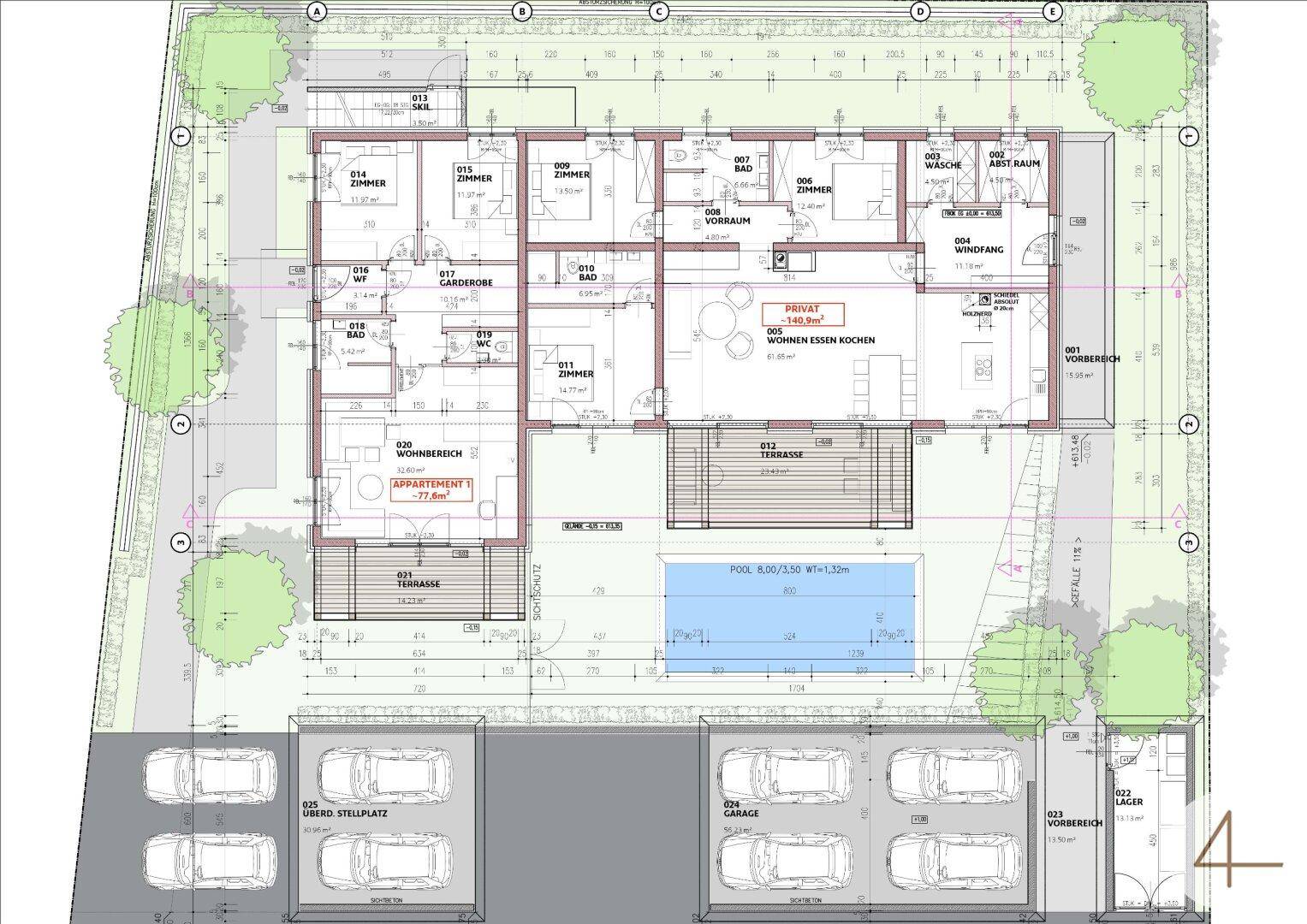 Grundriss des Erdgeschosses mit Terrassen, Pool, Stellplätzen und Garagen.