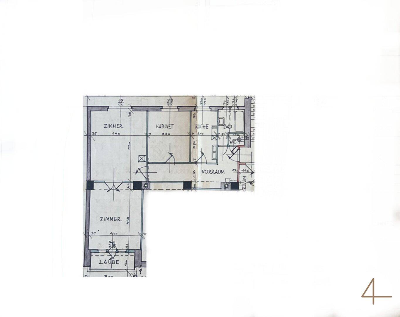 Handgezeichneter Grundriss einer Wohnung mit mehreren Zimmern, Küche, Bad und Loggia.