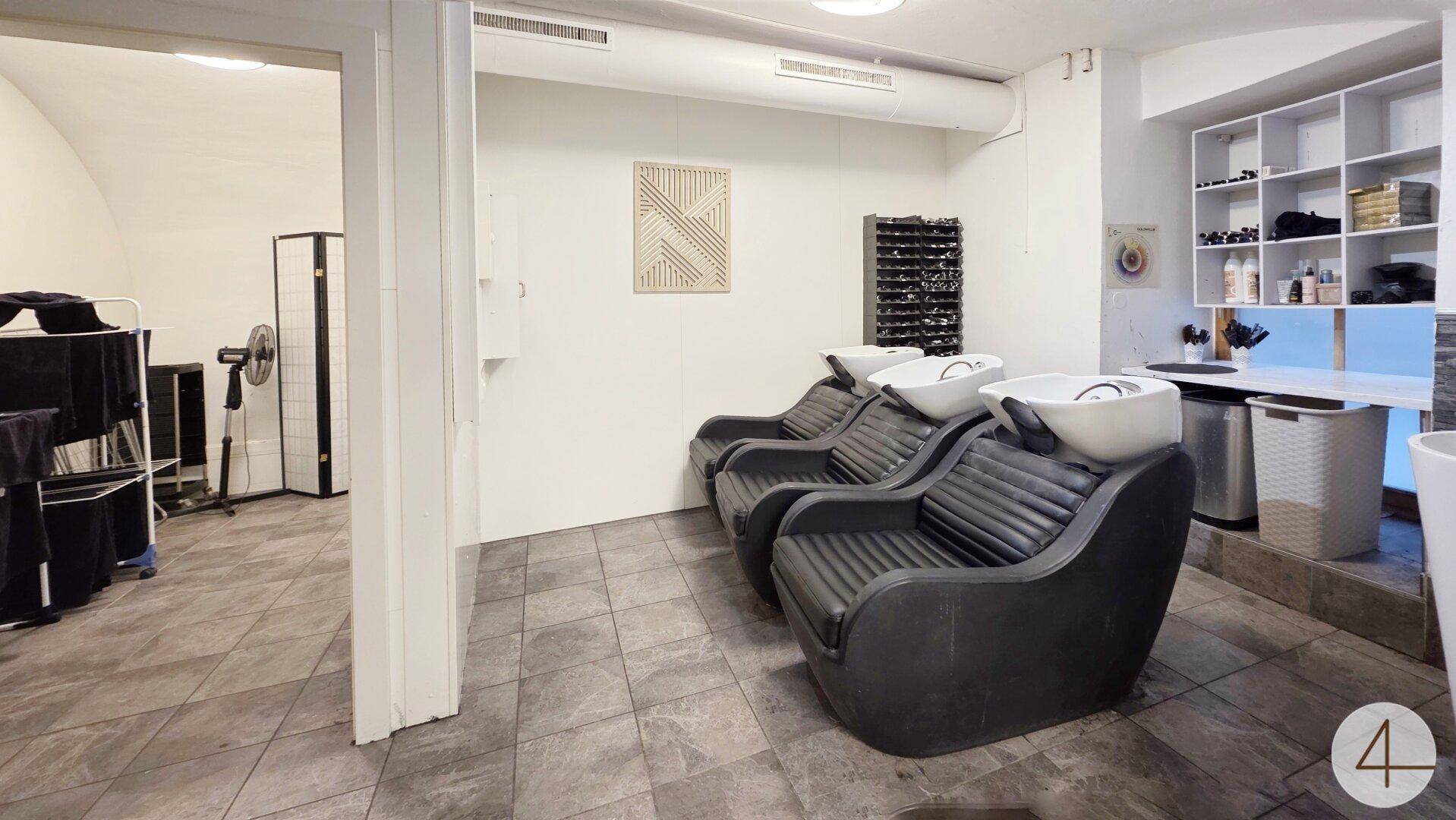 Friseurlokal Mitten in Krems - Widok 4