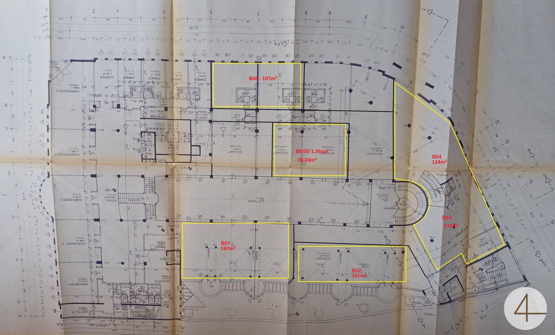 Detaillierter Grundrissplan mit verschiedenen Büroeinheiten und deren Flächenangaben.