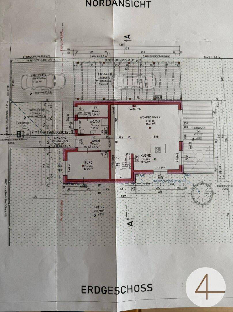 Grundriss des Erdgeschosses mit offenem Wohnbereich, Küche und Zugang zur Terrasse.