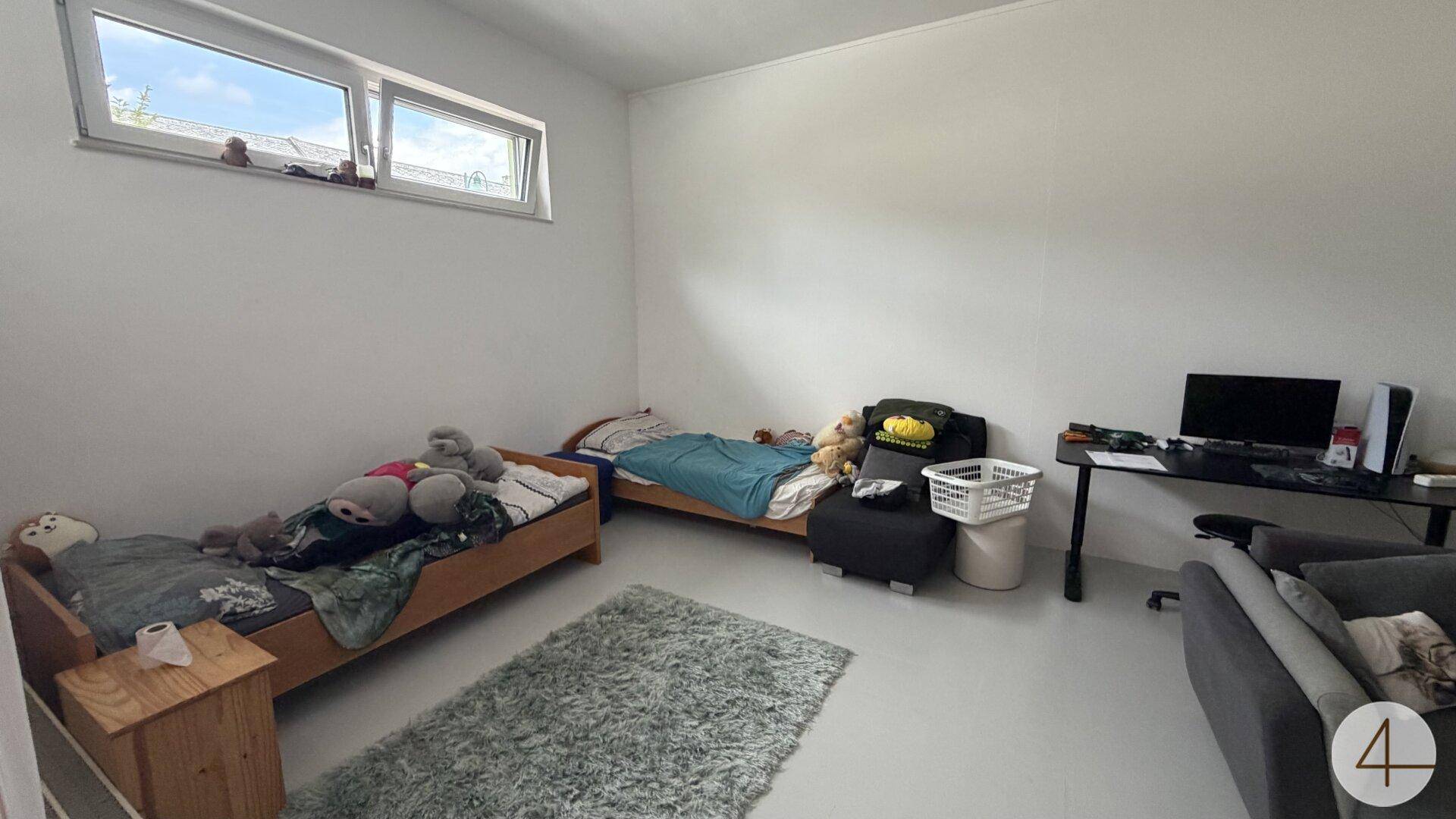 Renditeobjekt mit 2 Wohnungen, 2 Geschäftsflächen und Ausbaupotenzial im Dachgeschoss - Ansicht 3