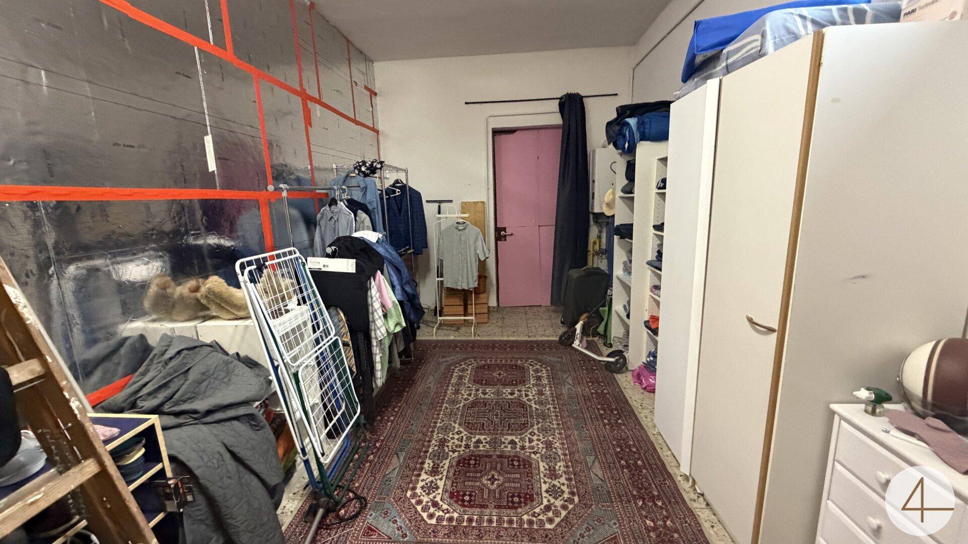 Renditeobjekt mit 2 Wohnungen, 2 Geschäftsflächen und Ausbaupotenzial im Dachgeschoss - Mehr