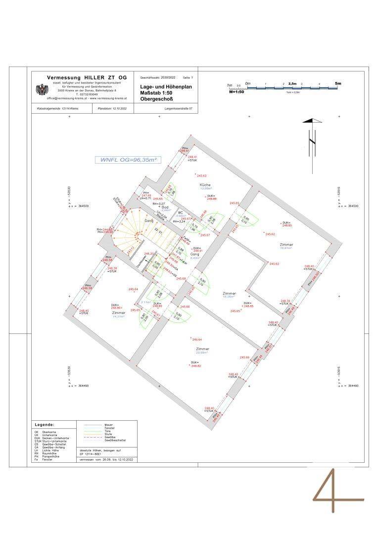Grundriss des Obergeschosses mit mehreren Schlafzimmern, Bad und Treppenaufgang.