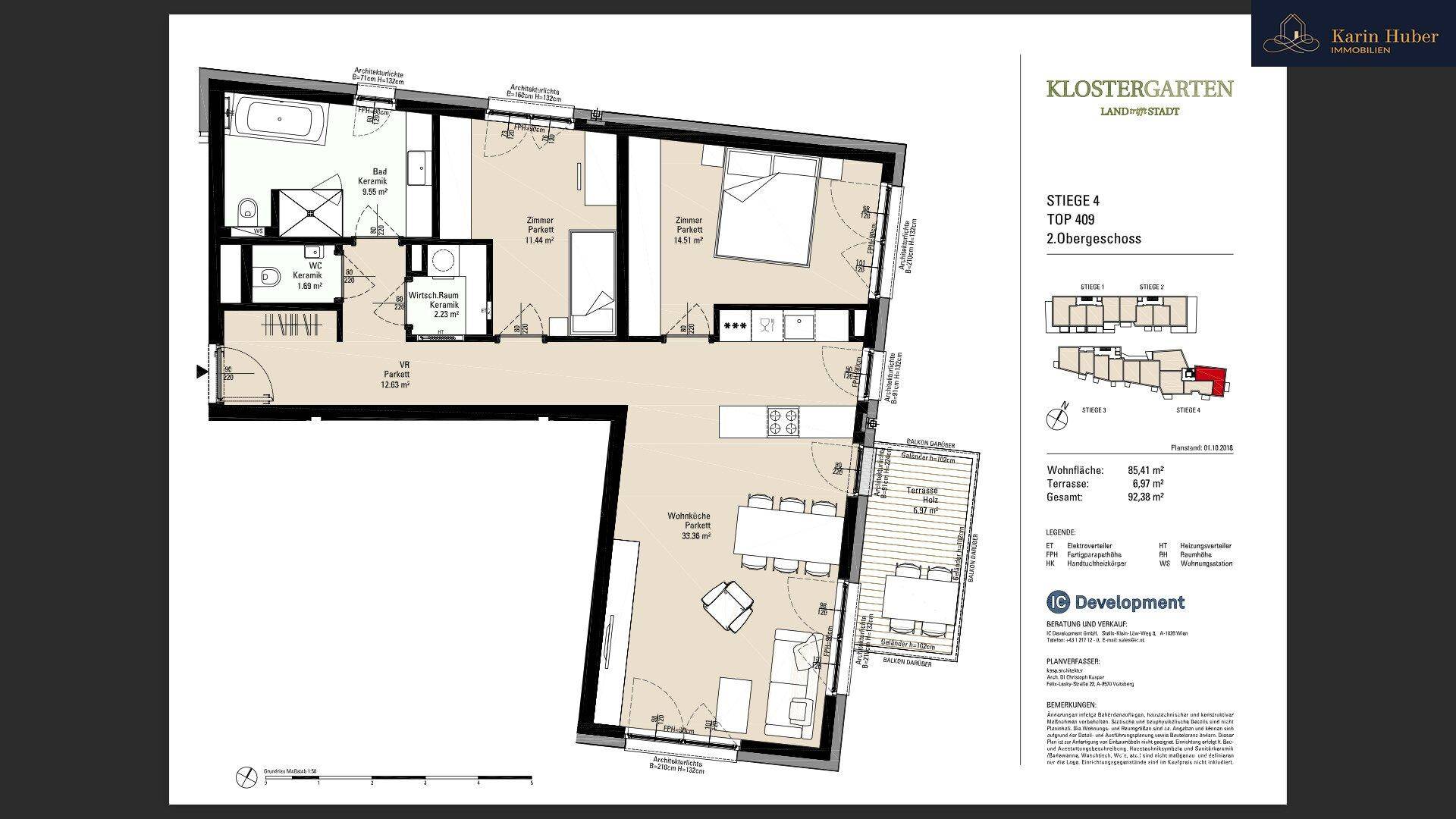 Detaillierter Grundriss einer Wohnung mit drei Zimmern, Terrasse und offenem Wohnbereich.