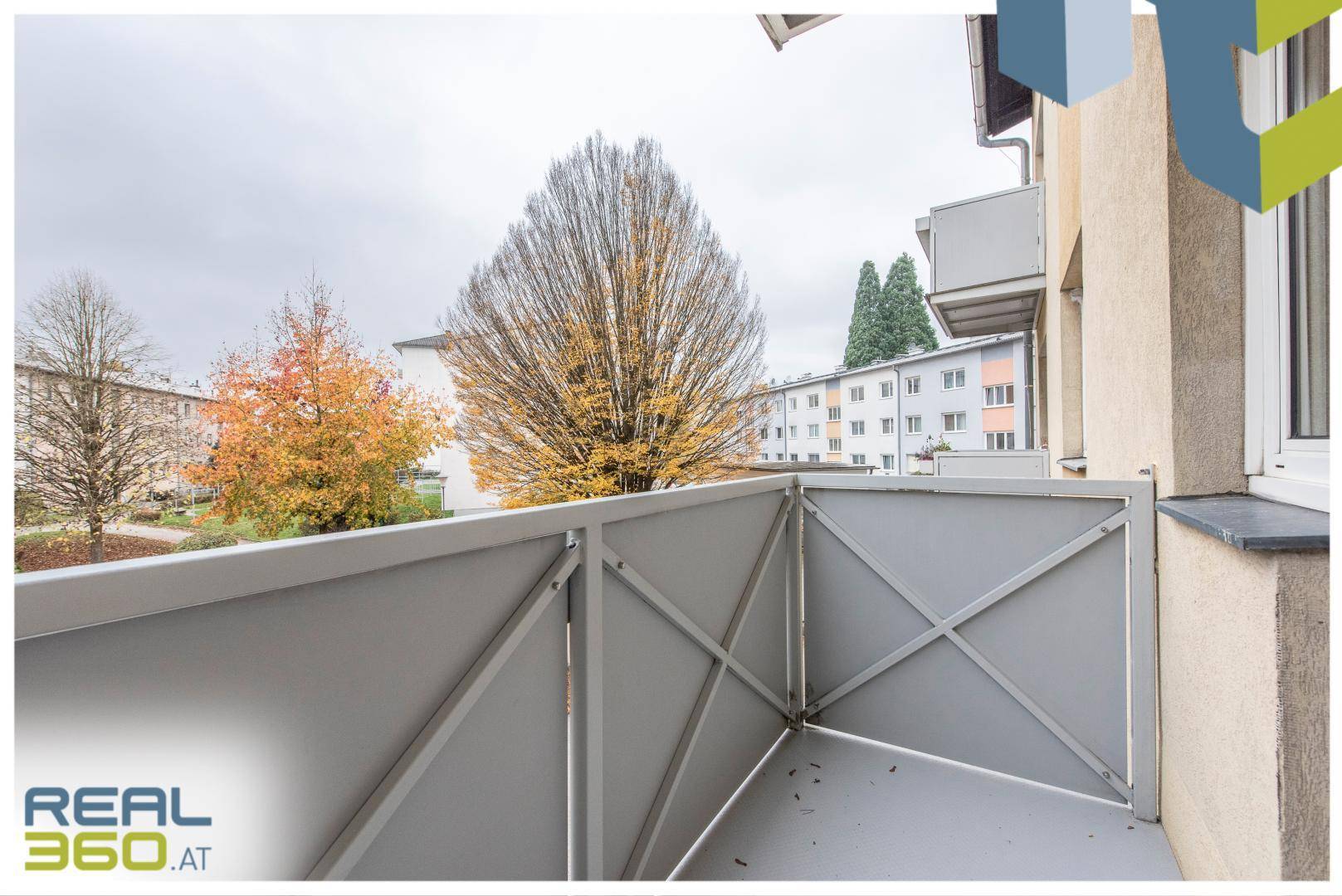 Balkon mit Blick in den ruhigen Innenhof