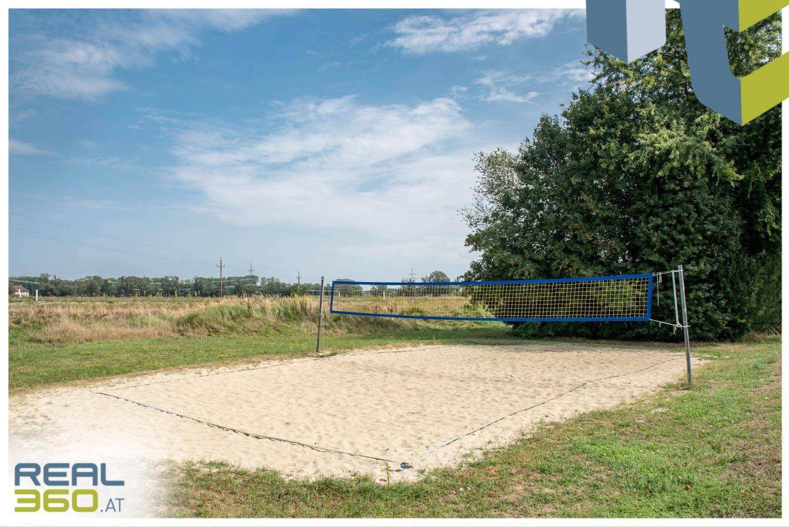 Beachvolleyballplatz 1.800 m entfernt