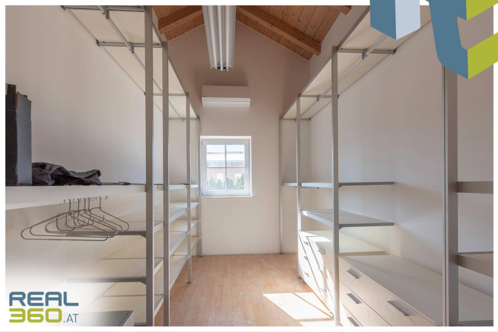 Schrankraum bei Elternschlafzimmer