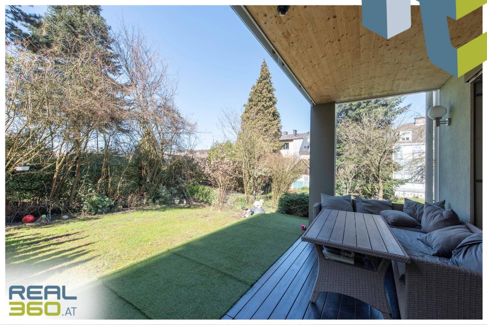 Die westseitig ausgerichtete Terrasse