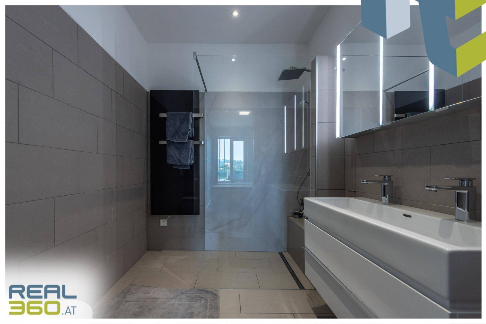 Badezimmer bei Schlafzimmer 1 (en suite)
