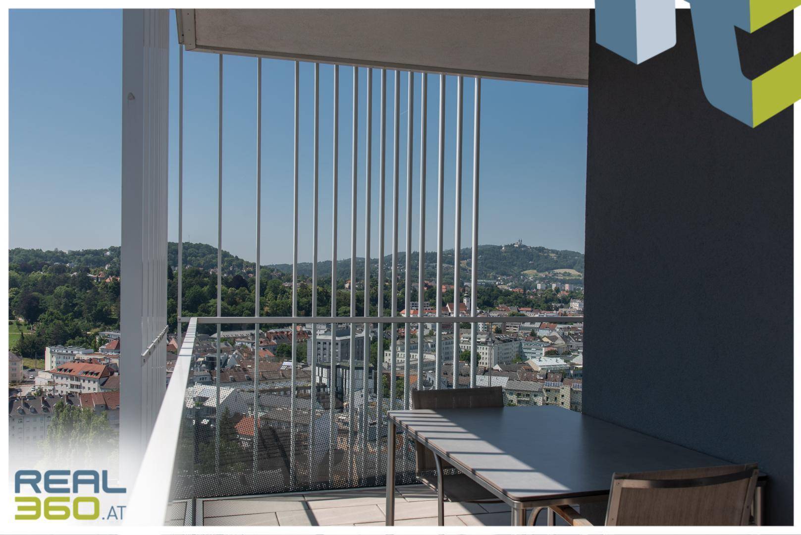Essbereich Outdoor mit Blick zum Pöstlingberg