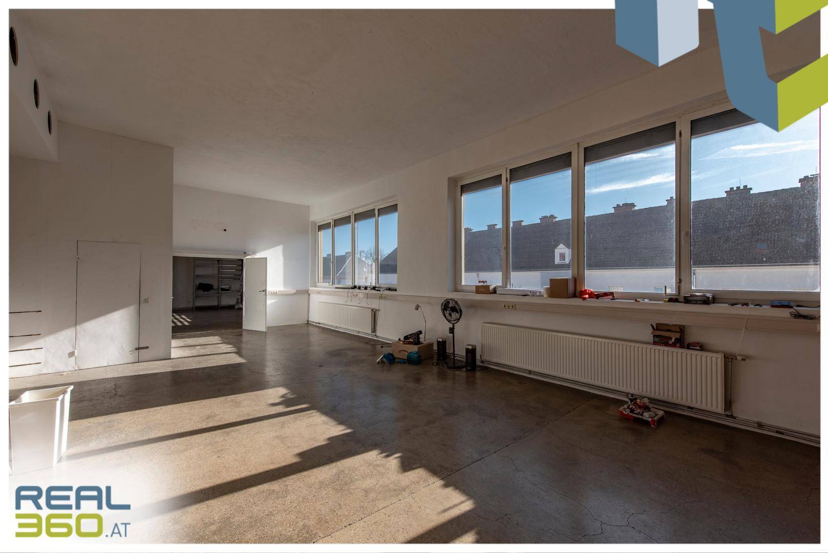 Großer heller Lagerraum / Loft / Büro (3,90m Höhe)
