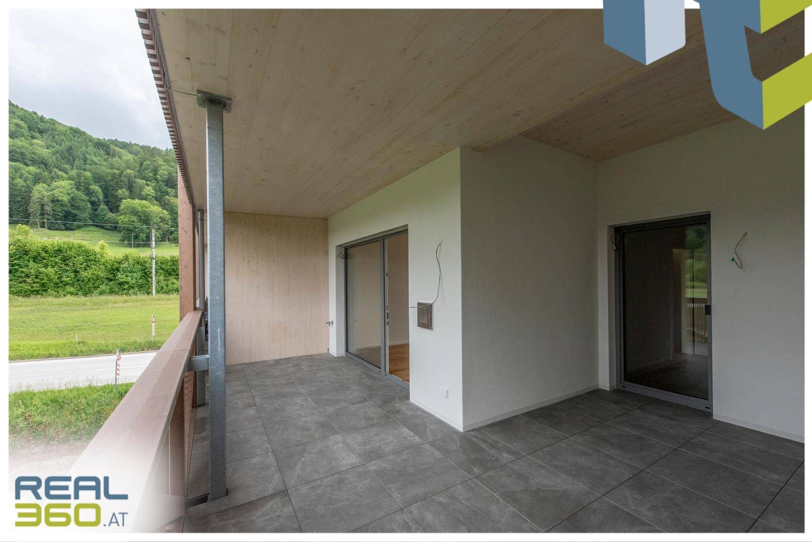 großzügige Loggia