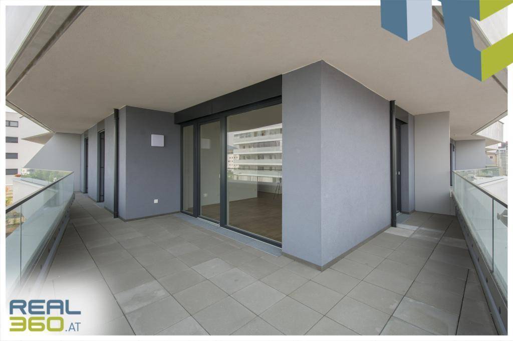 Riesiger Balkon I (2. OG)