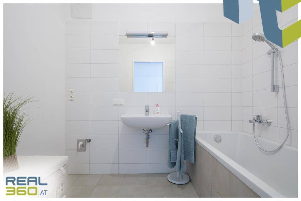 Badezimmer mit Badewanne